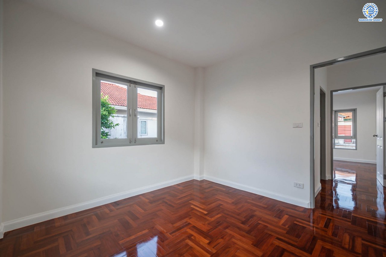 บ้านมือสองตกแต่งใหม่ โครงการ เพอร์เฟคเพลส รัตนาธิเบศร์-ไทรม้า รองรับความสุข บนเนื้อที่ 50 ตร.ว. พื้นที่ใช้สอย 147.04 ตร.ม. ฟังก์ชัน 3 ห้องนอน 2 ห้องน้ำ จอดรถได้ 1 คัน ทำเลเชื่อมต่อได้หลายเส้นทาง ติดถนนราชพฤกษ์ และรถไฟฟ้าสายสีม่วง "สถานีบางรักน้อยท่าอิฐ"...